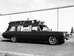 Pontiac Bonneville High Headroom Ambulance by Superior 1969 года